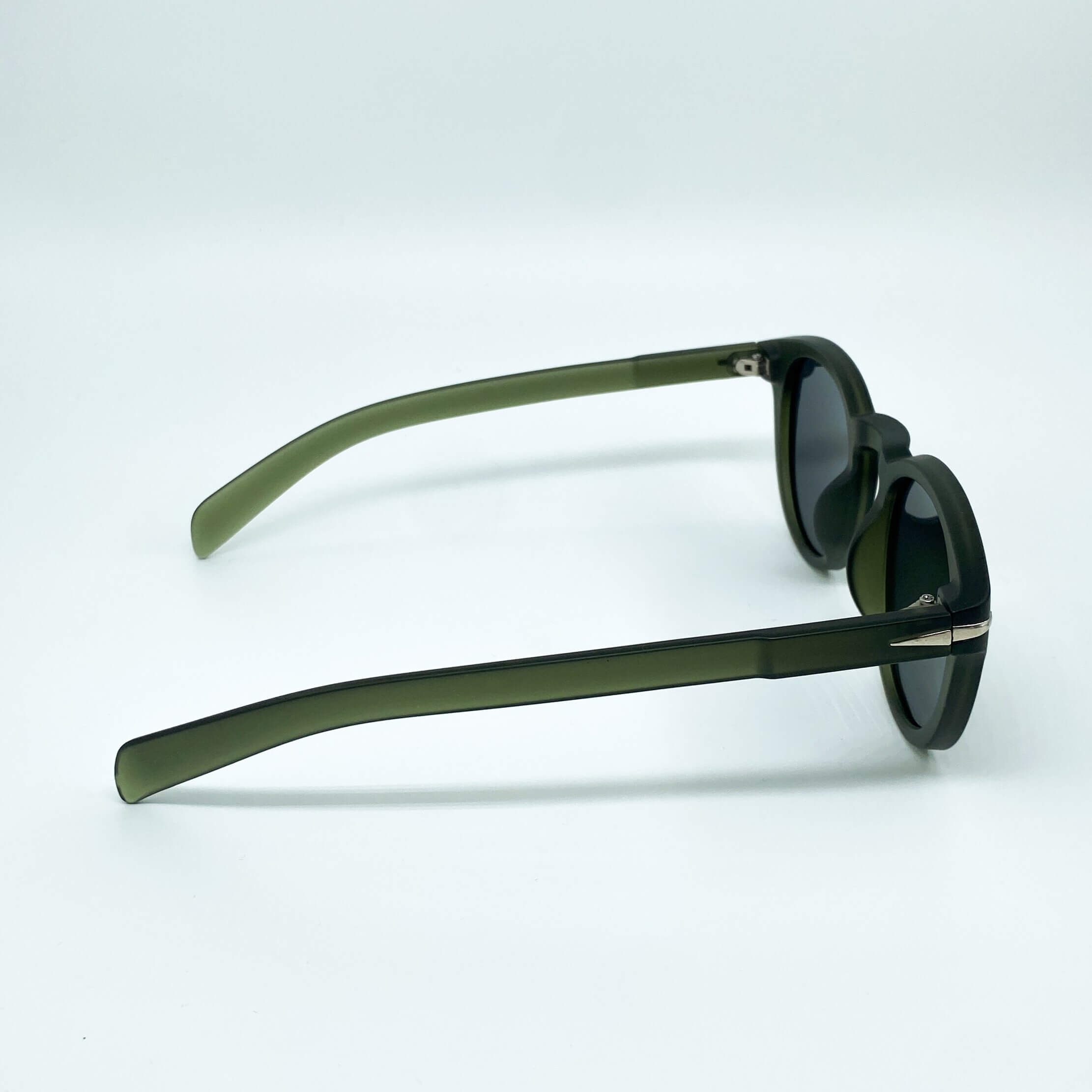 Alice vintage cat-eye sunglasses with a slim upswept frame and high-clarity lenses for a retro-chic urban and festival look - Party People.