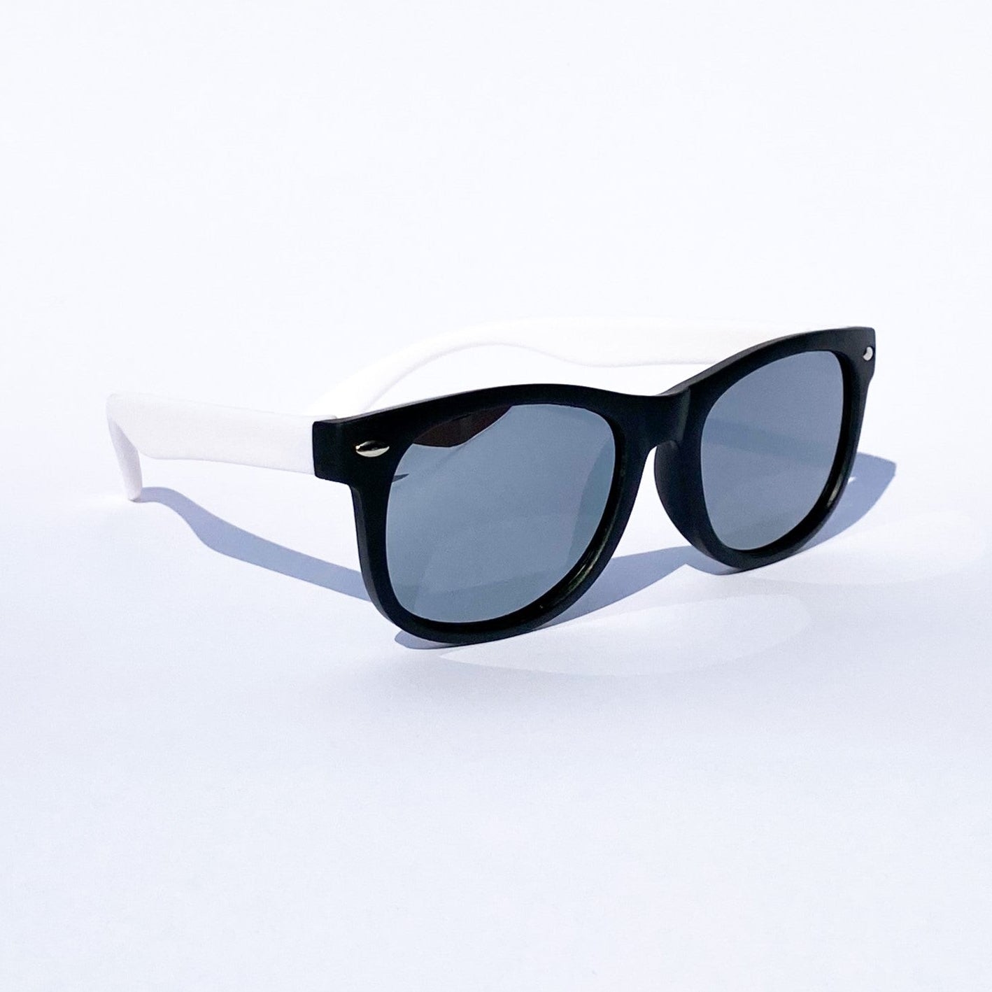 Everest round sunglasses for kids with a double-bridge metal frame and high-clarity lenses for a premium children&
