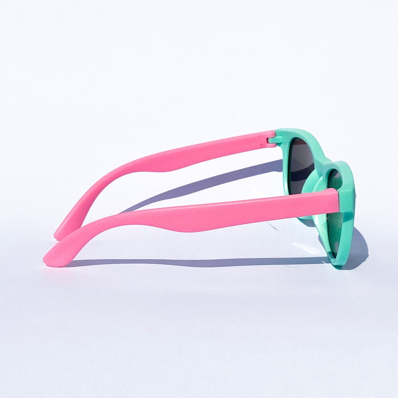 Everest round sunglasses for kids with a double-bridge metal frame and high-clarity lenses for a premium children&