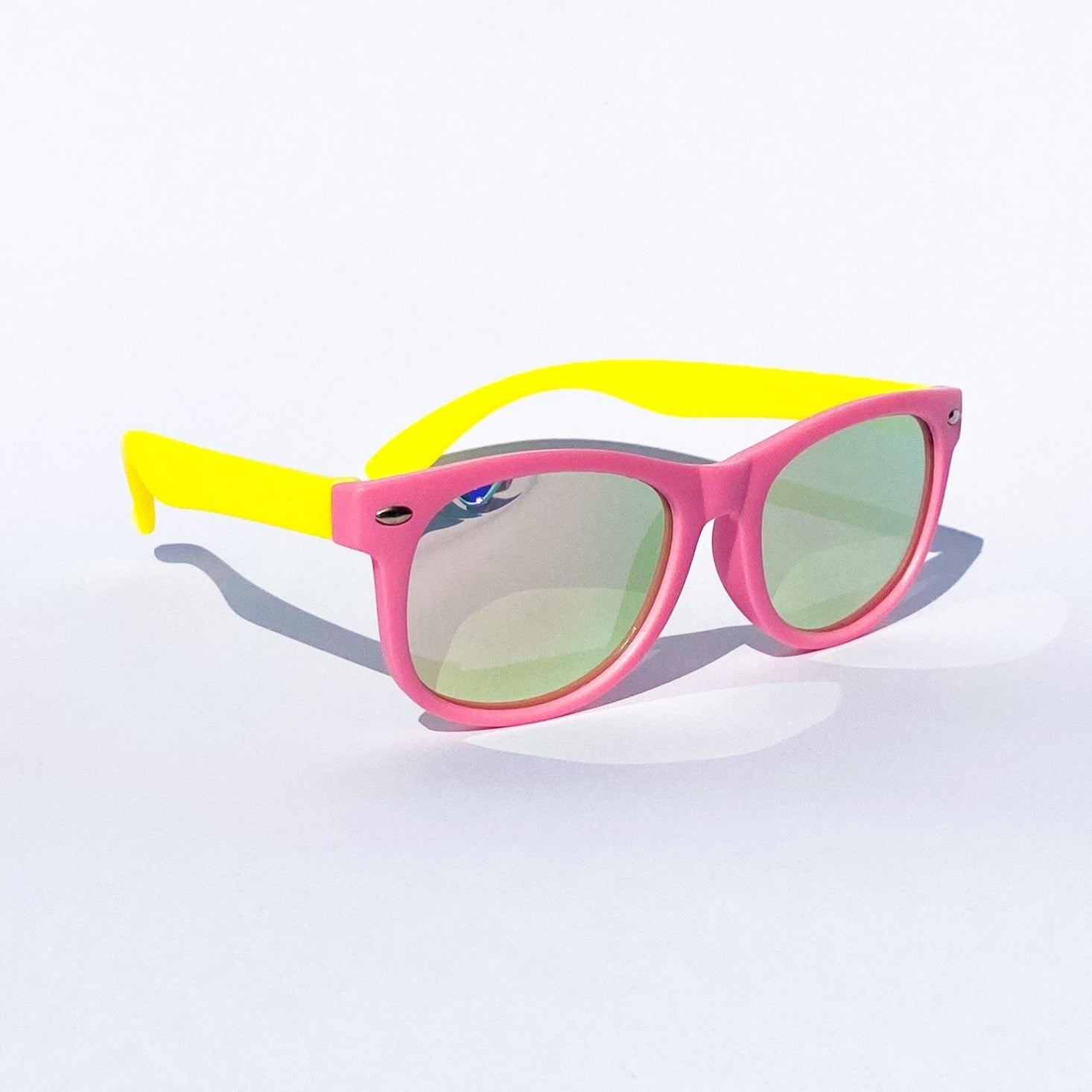 Everest round sunglasses for kids with a double-bridge metal frame and high-clarity lenses for a premium children&